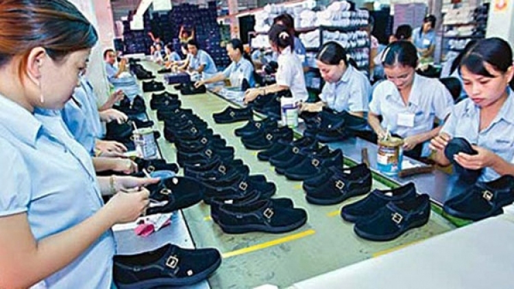 Exports bring in more than US$14 billion in first half of October